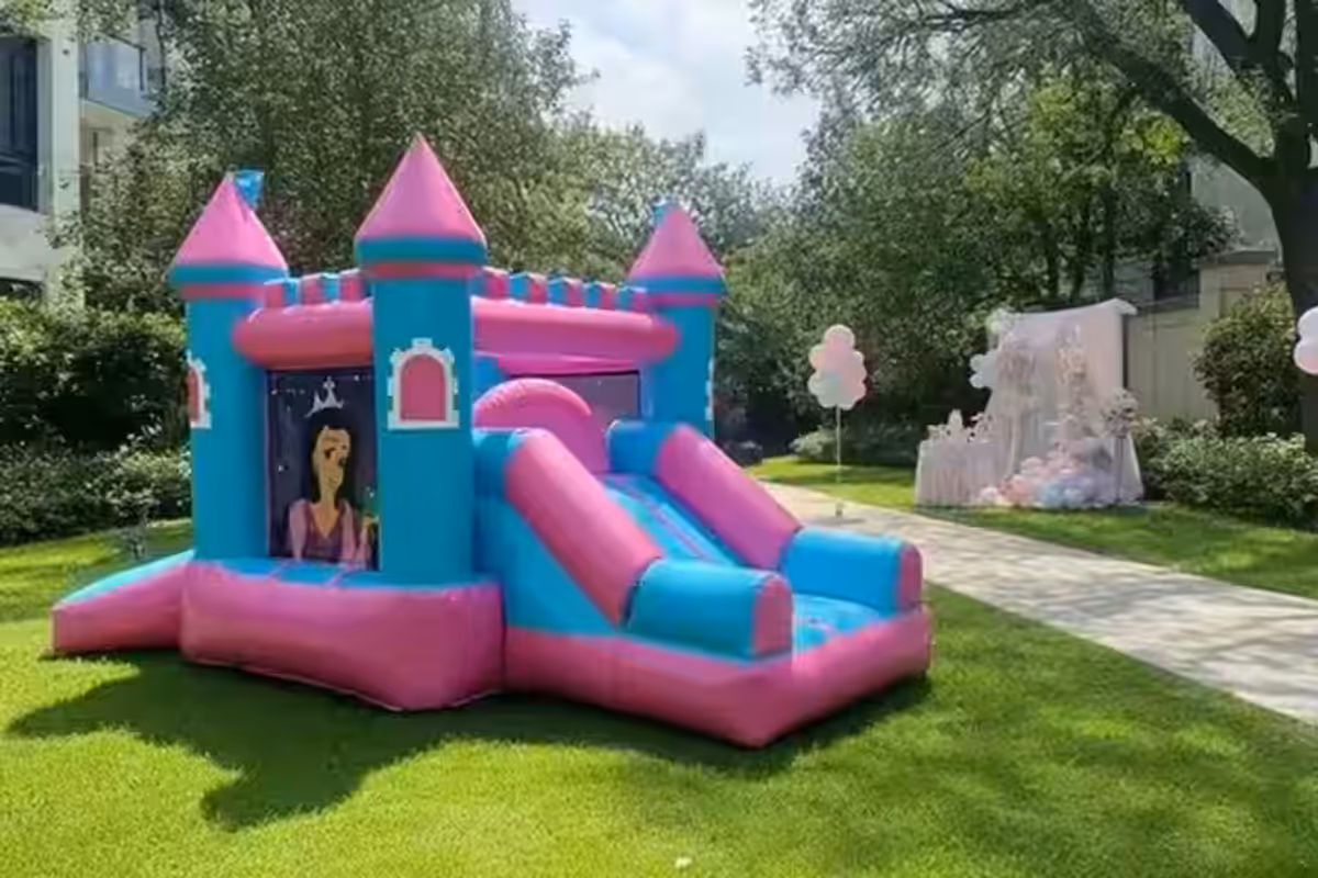 Comparativa entre brincolin castillo inflable e inflable extremo para fiestas en CDMX