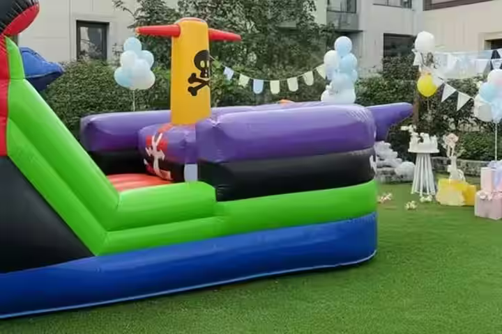 Renta Barco Pirata inflable - En jardín para eventos CDMX