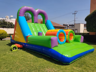 Circuito extremo inflable vista completa lateral - Renta CDMX INFLAPY
