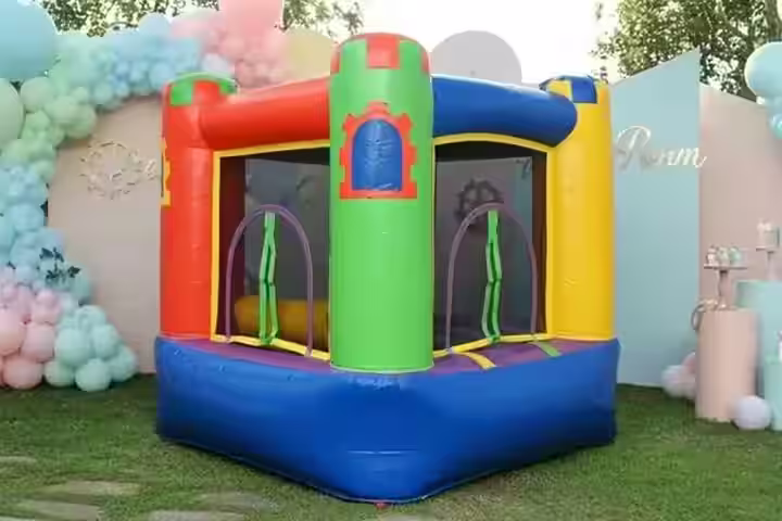 Mini Castillo inflable colorido - Decoración para cumpleaños CDMX