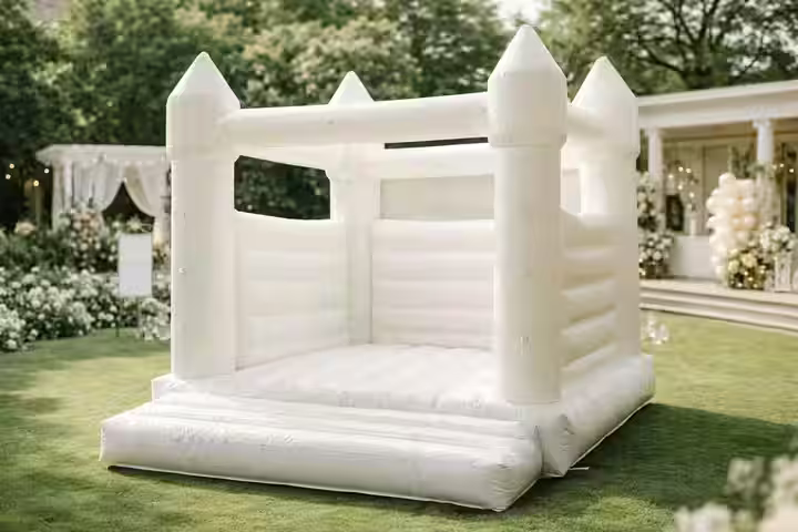 Renta de Castillo Blanco inflable para bodas y eventos elegantes en CDMX
